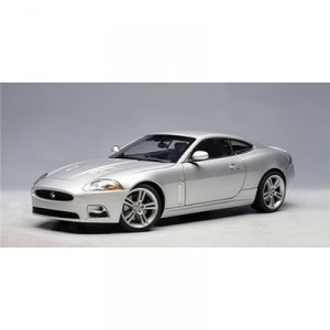 Autoart - 73633 - Véhicule Miniature - Jaguar XKR Coupé - Argent - Echelle 1/18