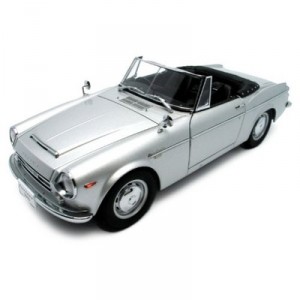 Autoart - 77432 - Vehicle Miniature - Datsun 2000 Fairlday SR311 - Scale 1 / 18