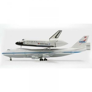 Daron Worldwide Trading Herpa - 515290 - NASA Shuttle Orbiter "Discovery" + B747-SCA (Import Allemagne)