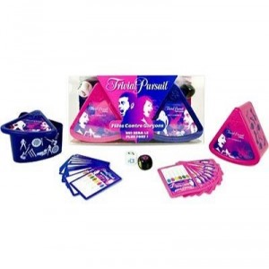 Hasbro - Trivial Pursuit - Grand Classique - Jeu de Voyage Compact - Filles contre Garcons