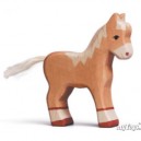 Holztiger Poulain, brun clair, debout, en bois