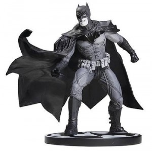 BATMAN - Black and White Statue by Lee Bermejo