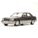 Autoart - 76272 - Véhicule Miniature - Mercedes-Benz E320 - Limousine - Echelle 1/18