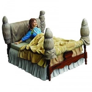 Neca L Exorciste figurine Deluxe Regan on Bed 18 cm