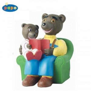 Papo - 23034 - Figurine Collection - Tirelire Petit Ours Brun sur Genoux Papa