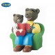 Papo - 23034 - Figurine Collection - Tirelire Petit Ours Brun sur Genoux Papa